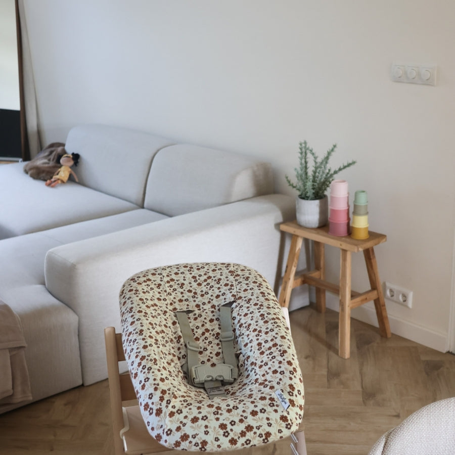 Newborn hoes voor de Stokke Tripp Trapp - little flowers camel