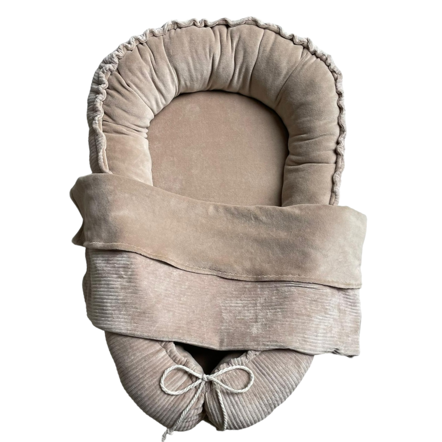 Babynestje donkerbeige rib velours 