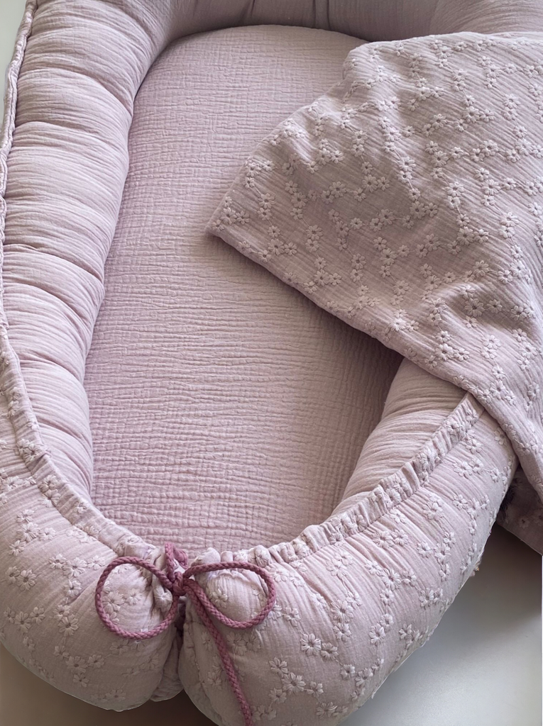 Babynestje roze embroidery