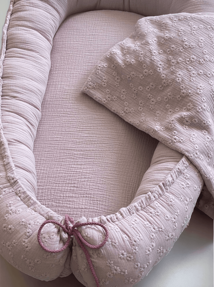 Babynestje roze embroidery + hydrofiel