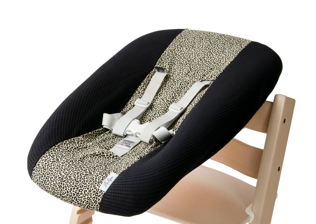 Newborn hoes voor de Stokke Tripp Trapp - beige panterprint met zwarte wafel