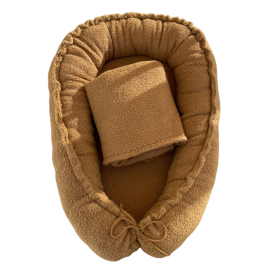 babynestje boucle fur camel