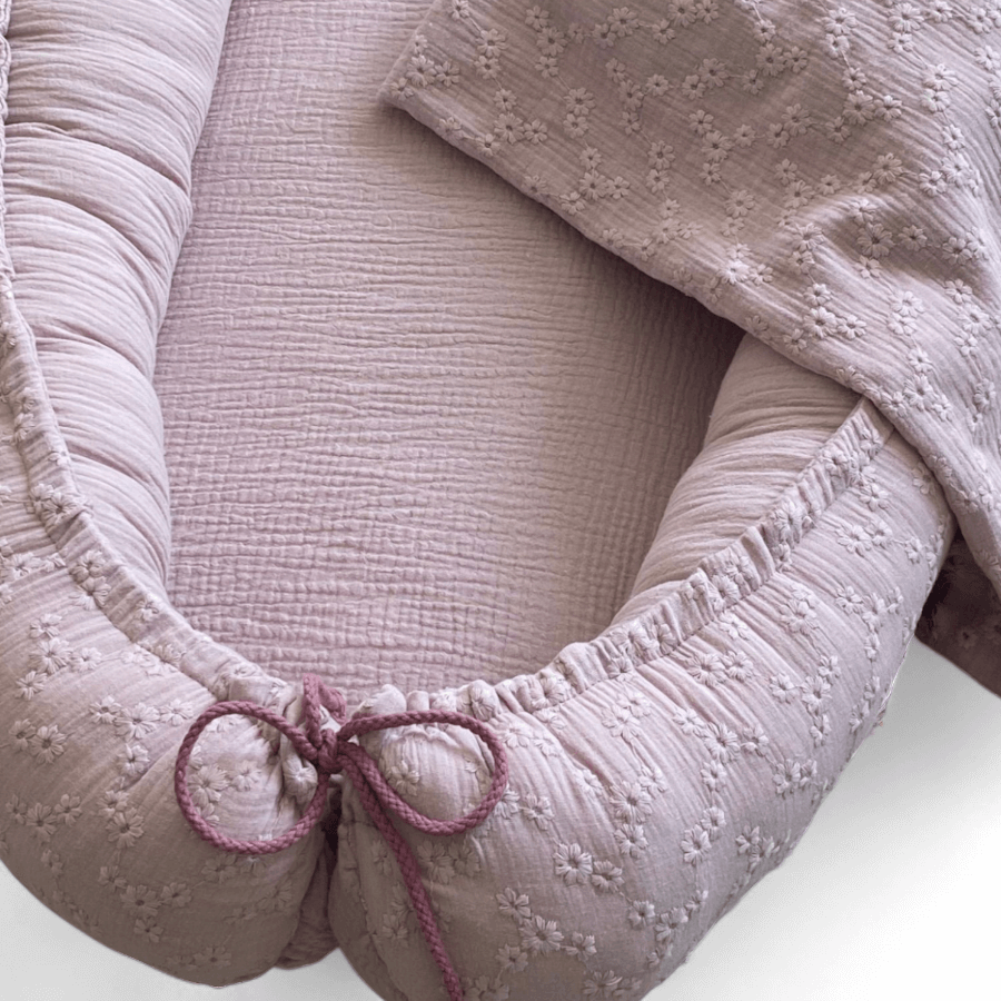 Babynestje roze embroidery + hydrofiel