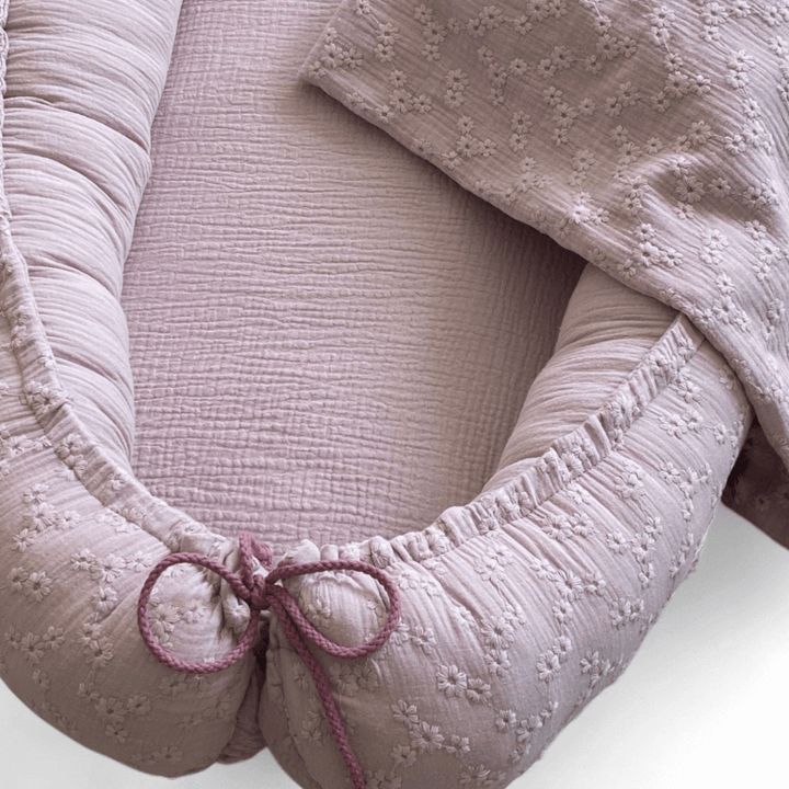 Babynestje roze embroidery + hydrofiel