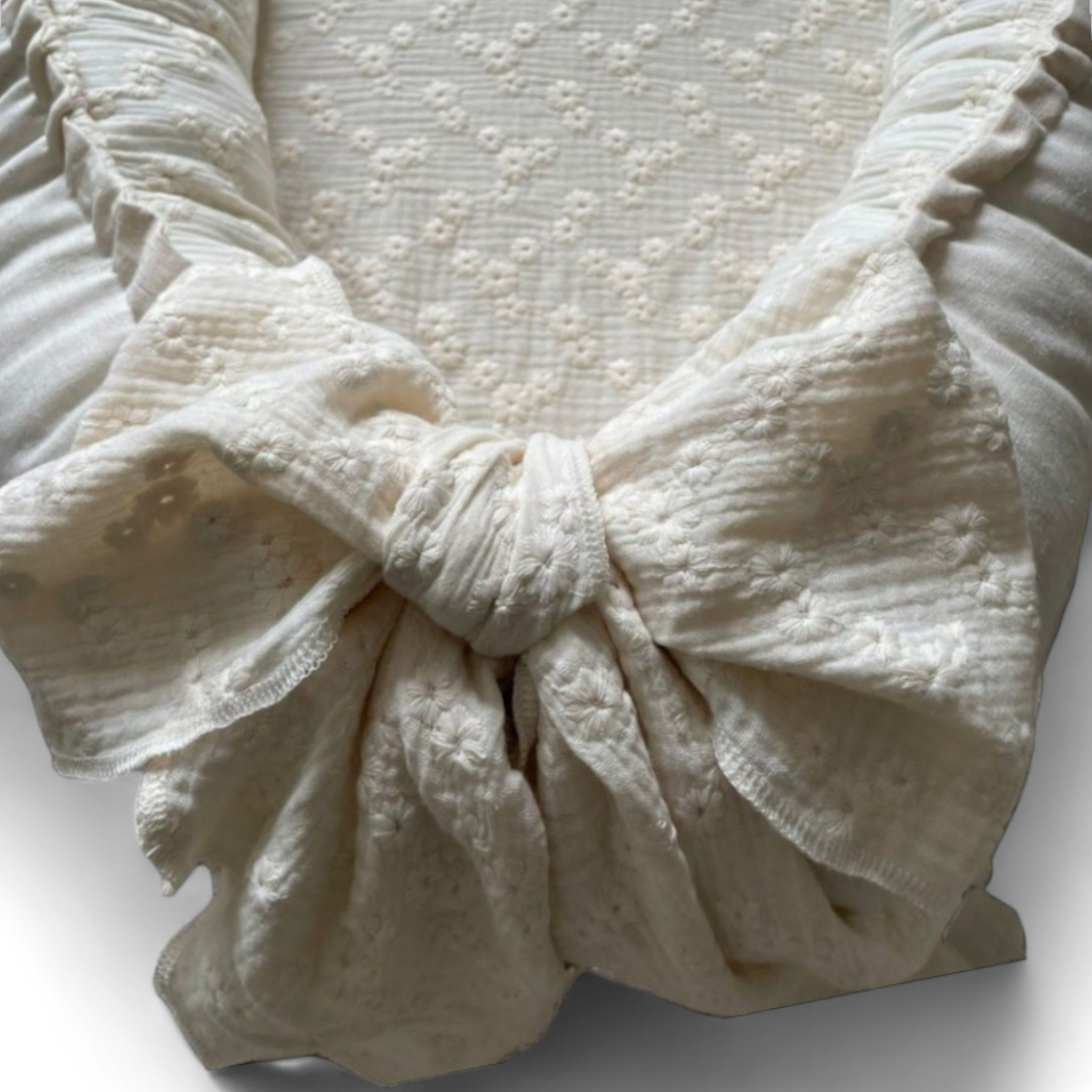 Babynestje naturel embroidery met ecru teddy stof luxe strik